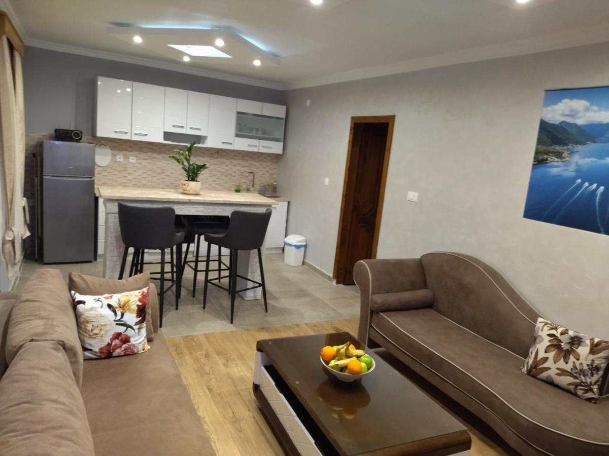 Apartment Ksenija Kotor Buitenkant foto