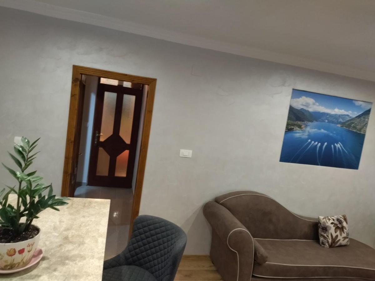 Apartment Ksenija Kotor Buitenkant foto