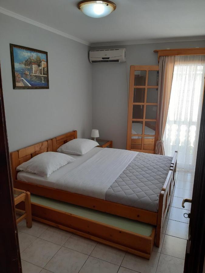 Apartment Ksenija Kotor Buitenkant foto
