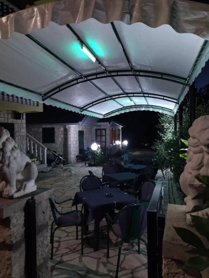 Apartment Ksenija Kotor Buitenkant foto
